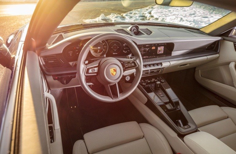 Porsche-911-Carrera-image2